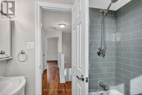 928 Meadowlands Drive, Ottawa, ON - Indoor Photo Showing Bathroom