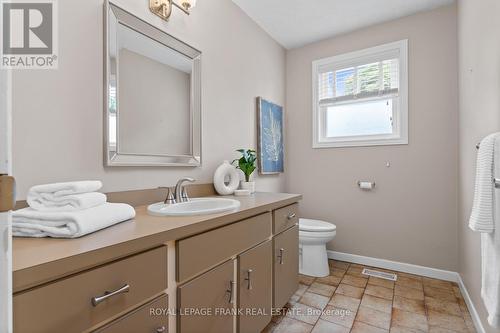 848 Swiss Heights, Oshawa (Pinecrest), ON - Indoor Photo Showing Bathroom