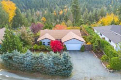 1752 Country Rd  Qualicum Beach, BC V9K 2S3