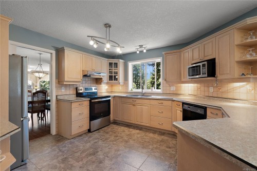 2250 Tryon Rd, North Saanich, BC 