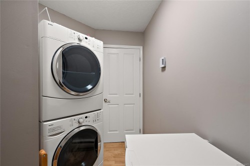 2250 Tryon Rd, North Saanich, BC 