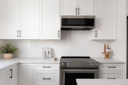 15-10145 Fifth St, Sidney, BC 