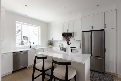 15-10145 Fifth St, Sidney, BC 