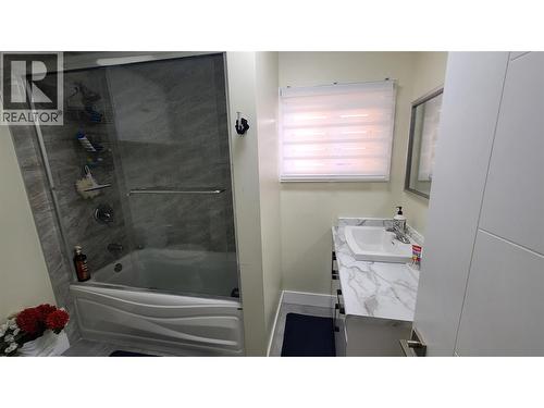 6488 Wolfcub Place, Oliver, BC - Indoor Photo Showing Bathroom