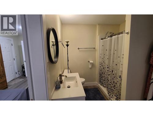 6488 Wolfcub Place, Oliver, BC - Indoor Photo Showing Bathroom