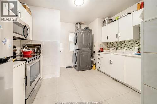 2251-53 Howard Avenue, Windsor, ON - Indoor Photo Showing Kitchen
