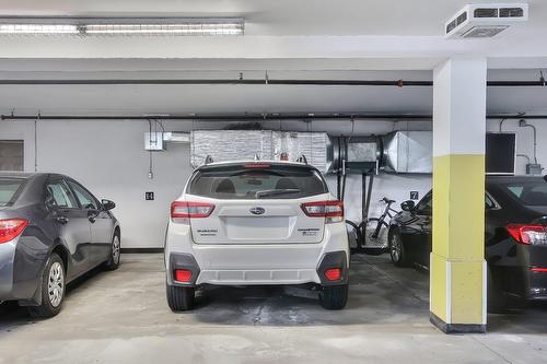 Garage - 2-1355 Rue Leclair, Montréal (Verdun/Île-Des-Soeurs), QC - Indoor Photo Showing Garage