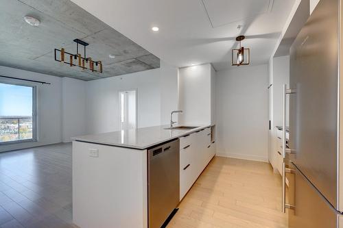 Cuisine - 2310-60 Rue De L'Éclipse, Brossard, QC - Indoor Photo Showing Kitchen