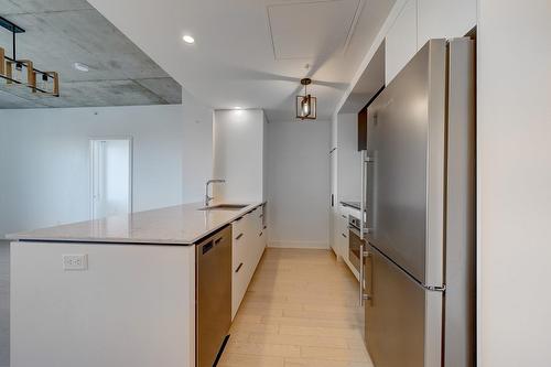 Cuisine - 2310-60 Rue De L'Éclipse, Brossard, QC - Indoor Photo Showing Kitchen