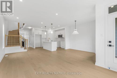 937 Cologne Street, Russell, ON - Indoor Photo Showing Kitchen