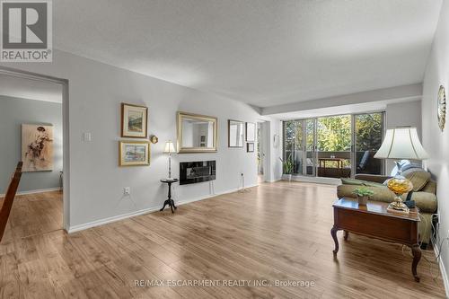 302 - 1201 North Shore Boulevard E, Burlington, ON - Indoor Photo Showing Living Room With Fireplace