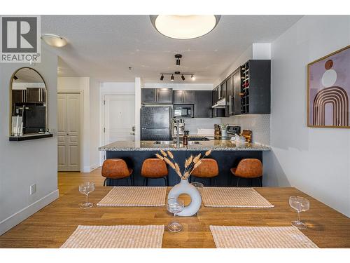 1093 Sunset Drive Unit# 307, Kelowna, BC - Indoor Photo Showing Kitchen