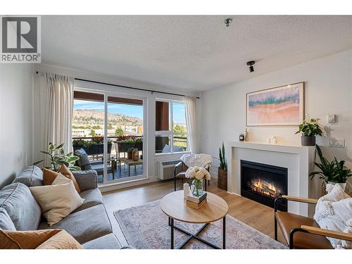 1093 Sunset Drive Unit# 307, Kelowna, BC - Indoor Photo Showing Living Room With Fireplace