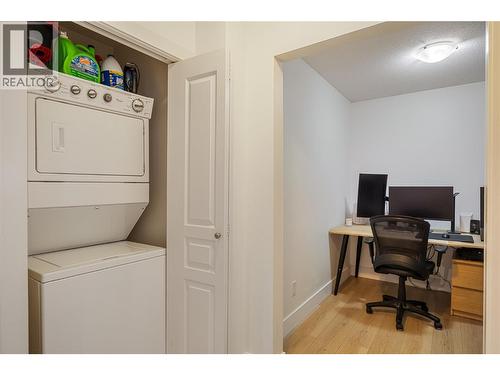 1093 Sunset Drive Unit# 307, Kelowna, BC - Indoor Photo Showing Laundry Room