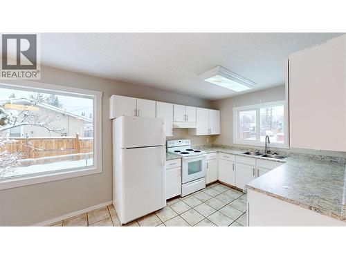 1108 2Nd Avenue S, Cranbrook, BC - Indoor Photo Showing Kitchen With Double Sink