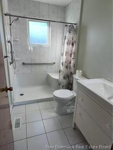 40 Coronation Dr, Moncton, NB 