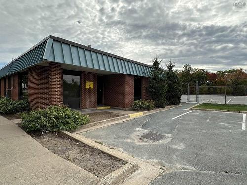 35 Macdonald Avenue, Dartmouth, NS 