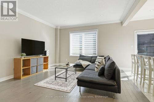 20 - 421 Kitty Murray Lane, Hamilton, ON - Indoor Photo Showing Living Room