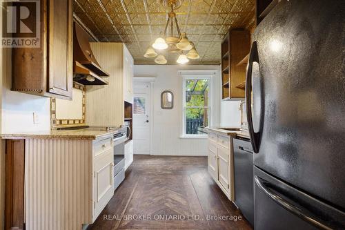 125 Grant Avenue, Hamilton, ON - Indoor Photo Showing Kitchen