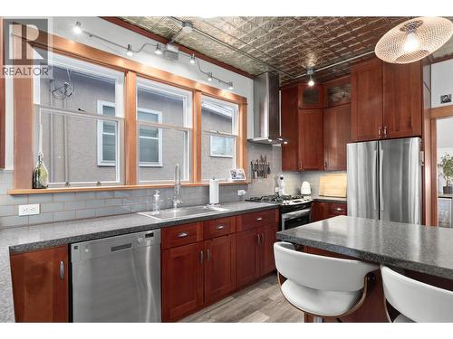 784 Lawrence Avenue, Kelowna, BC - Indoor Photo Showing Kitchen With Stainless Steel Kitchen