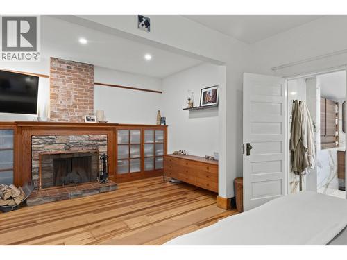 784 Lawrence Avenue, Kelowna, BC - Indoor With Fireplace