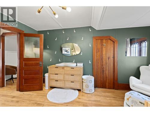 784 Lawrence Avenue, Kelowna, BC - Indoor