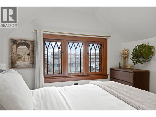 784 Lawrence Avenue, Kelowna, BC - Indoor Photo Showing Bedroom