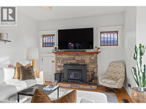 784 Lawrence Avenue, Kelowna, BC - Indoor Photo Showing Living Room With Fireplace
