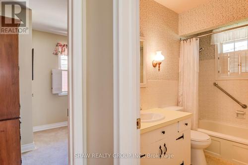 378 Stevenson Street N, Guelph, ON - Indoor Photo Showing Bathroom