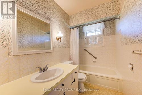 378 Stevenson Street N, Guelph, ON - Indoor Photo Showing Bathroom