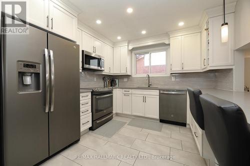 944 William Booth Crescent, Oshawa, ON - Indoor Photo Showing Kitchen