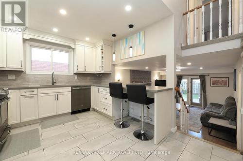 944 William Booth Crescent, Oshawa, ON - Indoor Photo Showing Kitchen With Upgraded Kitchen