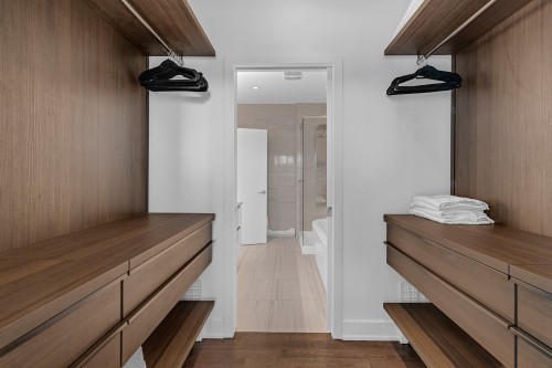 Penderie (Walk-in) - 3803-1300 Boul. René-Lévesque O., Montréal (Ville-Marie), QC - Indoor Photo Showing Other Room