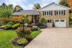 86 Rue Churchill  Baie-D'Urfé, QC H9X 2Y3