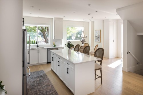 4-10145 Fifth St, Sidney, BC 