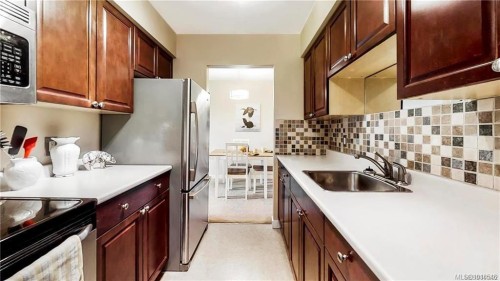 303-1597 Midgard Ave  Saanich, BC V8P 2Y2