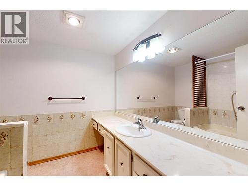 1075 Bernard Avenue Unit# 114, Kelowna, BC - Indoor Photo Showing Bathroom