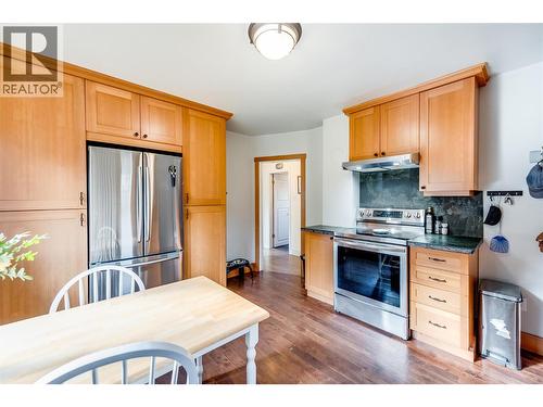 2829 5Th Avenue, Castlegar, BC - Indoor Photo Showing Kitchen