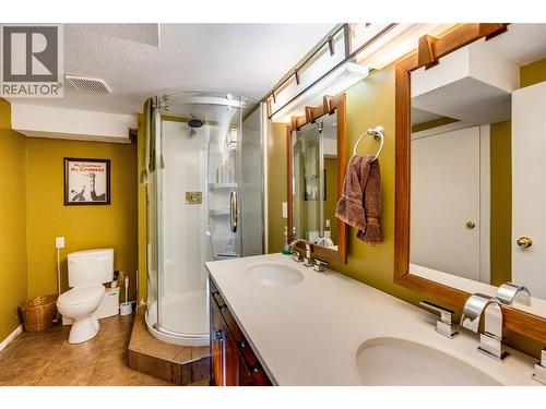 2829 5Th Avenue, Castlegar, BC - Indoor Photo Showing Bathroom