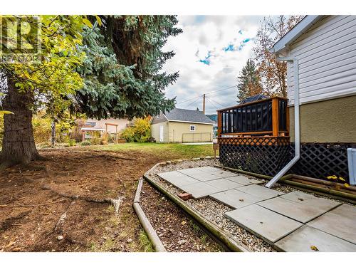 2829 5Th Avenue, Castlegar, BC - Outdoor With Deck Patio Veranda