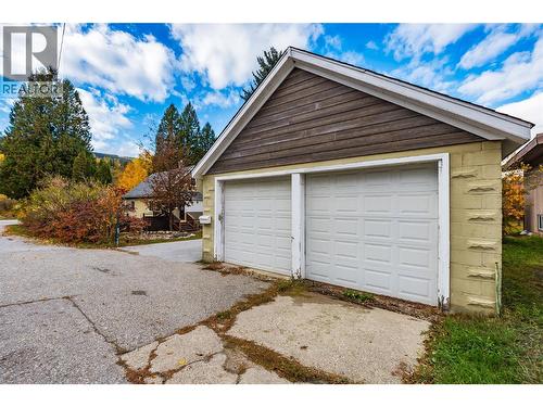 2829 5Th Avenue, Castlegar, BC - Outdoor