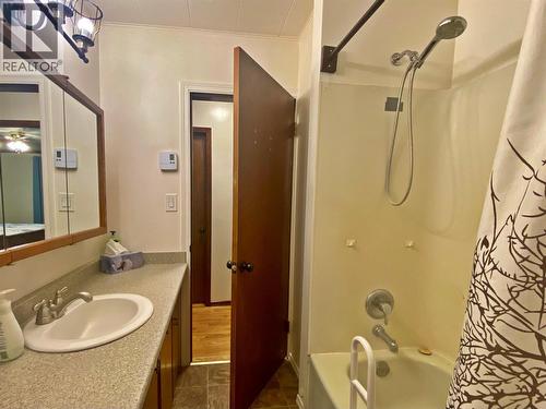 541 24 Highway, Little Fort, BC - Indoor Photo Showing Bathroom