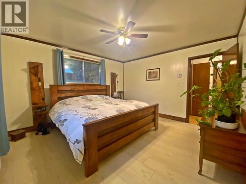 541 24 Highway, Little Fort, BC - Indoor Photo Showing Bedroom