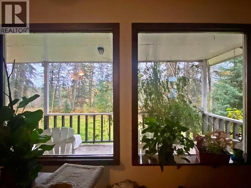 541 24 Highway, Little Fort, BC - Indoor Photo Showing Other Room