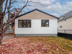 19 louisa Street  Sydney, NS B1P 6E9