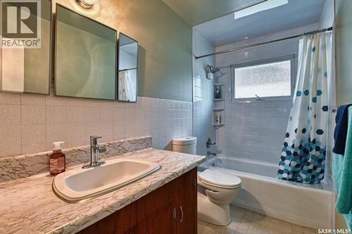 3030 2Nd Avenue, Regina, SK - Indoor Photo Showing Bathroom