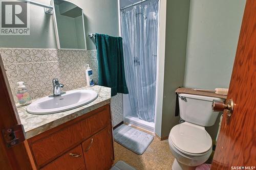 3030 2Nd Avenue, Regina, SK - Indoor Photo Showing Bathroom