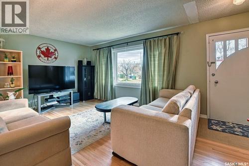 3030 2Nd Avenue, Regina, SK - Indoor Photo Showing Living Room