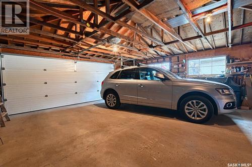 3030 2Nd Avenue, Regina, SK - Indoor Photo Showing Garage