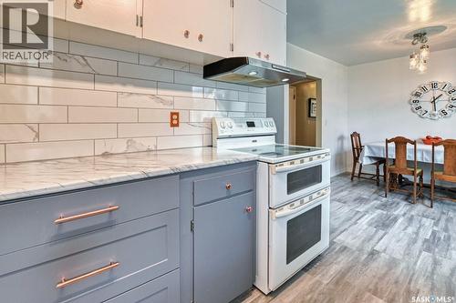 3030 2Nd Avenue, Regina, SK - Indoor Photo Showing Kitchen